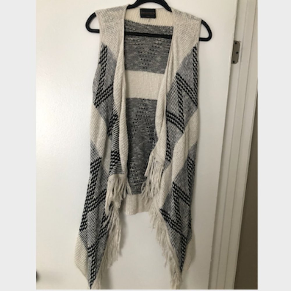 Absolutely Creative Worldwide Sleeveless Sweater